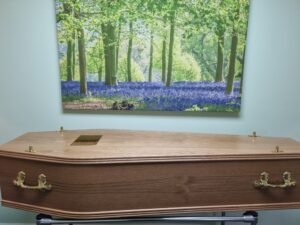 Traditional Oak Veneered Coffin - Image 2