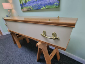 Country Cream Coffin - Image 2